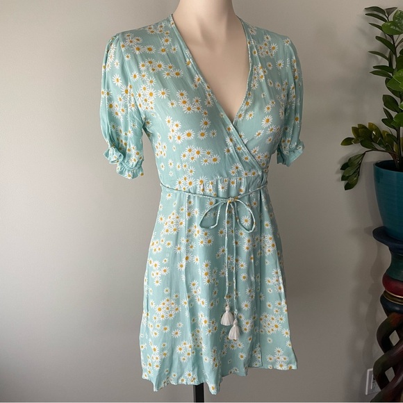Faithfull The Brand Mira Blue Daisy Floral Wrap Mini Dress Tassels Size 4 Small - Picture 8 of 15